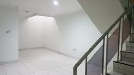 Jual cepat Rumah 2 lantai di taman modern cakung  siap huni SHM