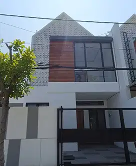 Rumah New Gress 2 Lantai Modern Minimalis Di Gading Pantai Surabaya