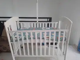 Tempat Tidur Bayi