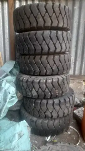BAN FORKLIFT KONDISI SECOND LIKE NEW 99%
