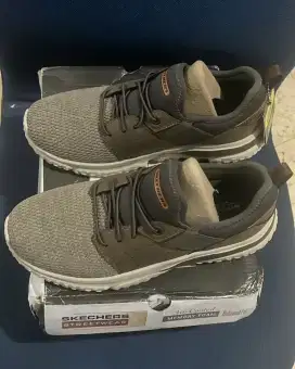 Sepatu Skechers Pria Ukuran 40' Original