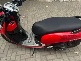 Scoopy Sporty merah