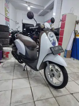 DIJUAL CASH HONDA SCOOPY KARBURATOR 110 THN 2010 PAJAK IDUP SIAP PAKAI
