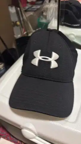 Topi under armour preloved origianl asli
