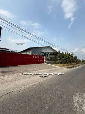 Kompleks Gudang Di Jalan Raya Bodean Songsong Singosari Malang