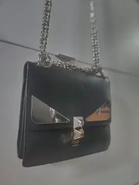 Preloved tas fendi monster kan I authentic, kulit asli. Lepas murah