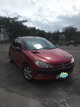 Peugeot 206 merah