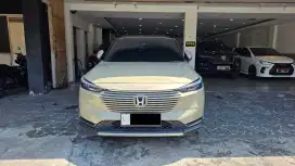 Honda HRV SE at 2022 two tone