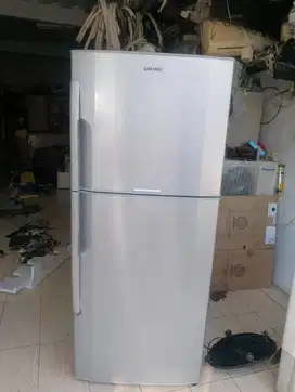 Kulkas Murah Hitachi 2 Pintu Normal