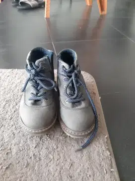 Sepatu anak zahra