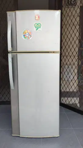 Kulkas Sharp 2 pintu