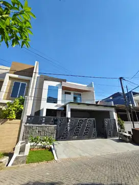 JUAL RUMAH ADA KOLAM RENANG BARU GRESS AREA BARUK MERR SURABAYA TIMUR