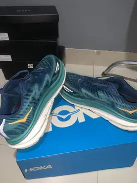 Hoka sepatu lari clifton 9 wide