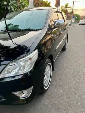 Toyota Kijang Innova 2011 Bensin Hitam