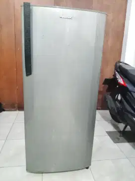 Dijual kulkas 1 pintu Panasonic dingin , beku