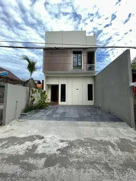 Rumah Modern Minimalis 2 Lantai dekat Stadion Maguwoharjo