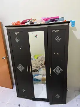 Di jual lemari 3 pintu, langsung angkut 150 rb