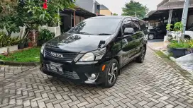 Innova G 2.0 At 2011 Hitam