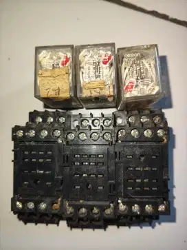 Relay plus socket omron MY4N