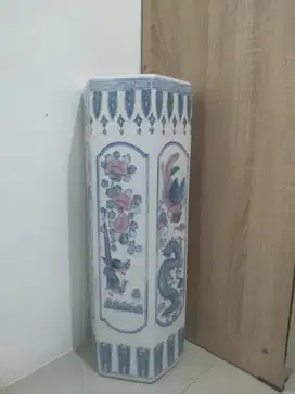 Guci Tempat Simpan Payung