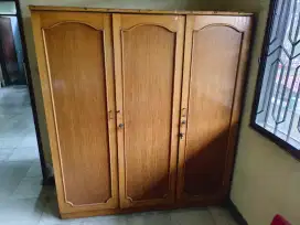 Lemari baju 3 pintu