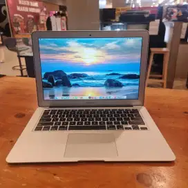 Macbook Air 13 inch , 2013