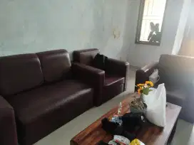 Sofa kulit bekas