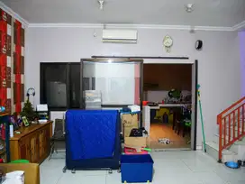 Rumah bangunan mandiri, hoek, Utara, di Cluster Krisan Banjar Wijaya