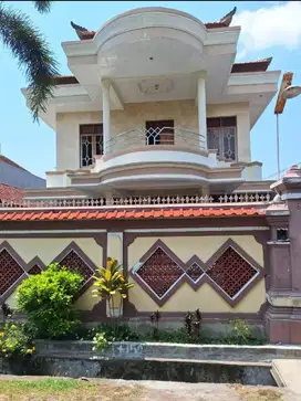 RUMAH MODERN 2 LANTAI TENGAH KOTA GIANYAR