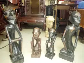 Patung kayu abstrak