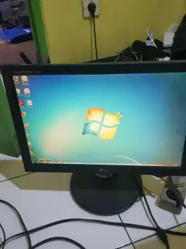 Lcd komputer 17 inc wide minus seperti di gambar