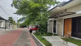 Rumah di Kompleks Pondok Permai Dekat Mall JCM Include Kolam Renang