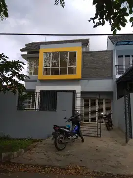 Dijual cepat rumah rapi 2 lt di Villa Melati Mas, Serpong