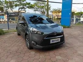 DP Rendah  15 JT Toyota Sienta 1.5 V Bensin-MT 2017 Abu
