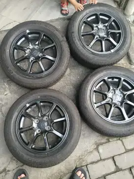 Velg ayla dan Ban Kondisi Gresss