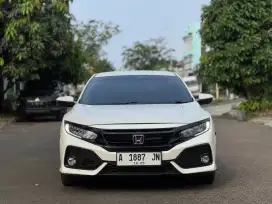 Civic 1.5 Turbo HB AT Putih 2017