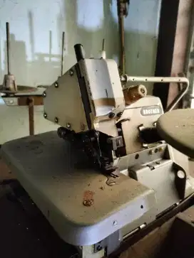 Mesin Jahit dan Mesin Obras dilelang semua