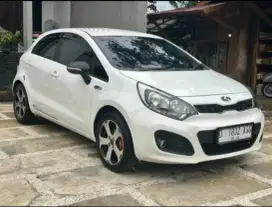 Jual cepat kia Rio 2013 MT siap pakai