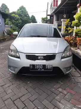 Kia Rio pride hatch back 1.4 mt