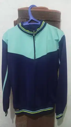 Jaket olah raga
