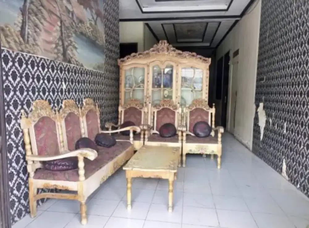 Bangku satu set dengan meja