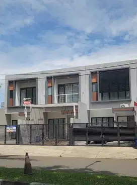 Rumah Baru Taman Villa Meruya Depan Sport Golf Jakarta Barat