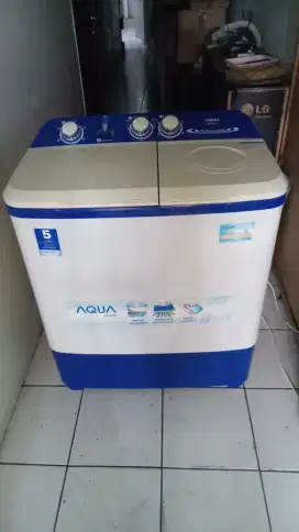 Mesin cuci merek aqua