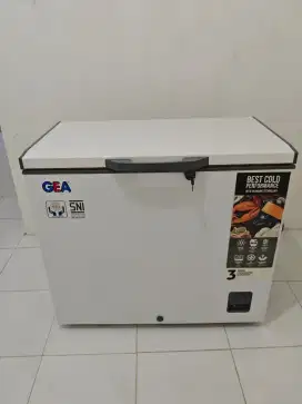 Freezer GEA AB-226-R 220 Liter ( Pemakaian Pribadi )