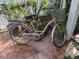 Sepeda mini keranjang UK 26