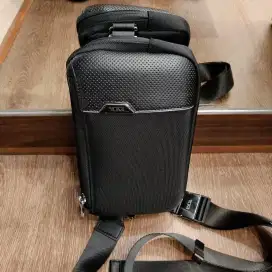 Tas Tumi Arrive Messina Utility Pouch Slingbag Crossbody Pria
Tas