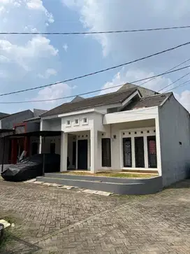 DIJUAL - Rumah Di Hoek Strategis, Bintaro