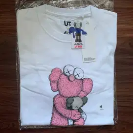 Kaos Uniqlo x Kaws Pink BFF White Original – Rare Item