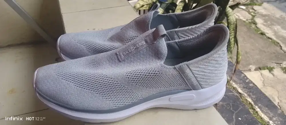 Sepatu skechers hyper pillars no.44. Atau 45 sempit