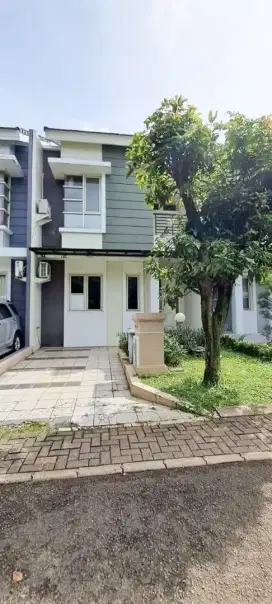 Fluorite Summarecon Serpong depan taman barat laut